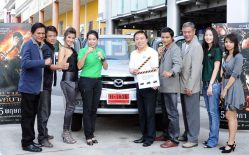 команда Онг-Бак 3 и главный приз - пикап Mazda BT-50
