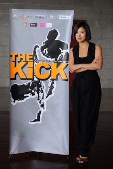 кадр из пресс-конференции с создателями боевика The Kick