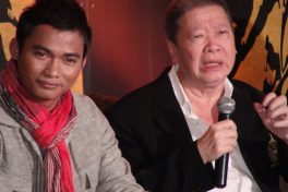 Тони Джаа и Сомсак Течаратанапрасерт на пресс-конференции Tom-Yum-Goong 2