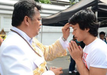 команда Tom Yum Goong 2 на церемонии начала съёмок